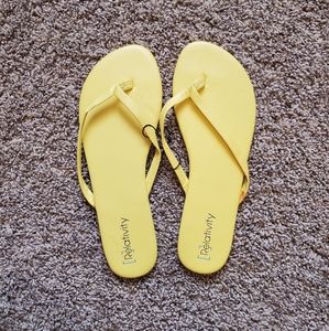 BRAND NEW Women's Relativity Flip Flops